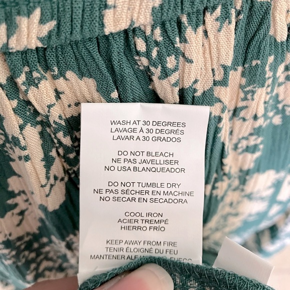 NWT Boho sage green flower print smocked dress w/ pockets! Bohera size L - Picture 9 of 15